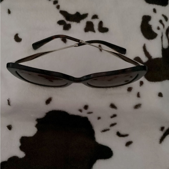 😎💋Prada Sunglasses😎💋 - Picture 7 of 9